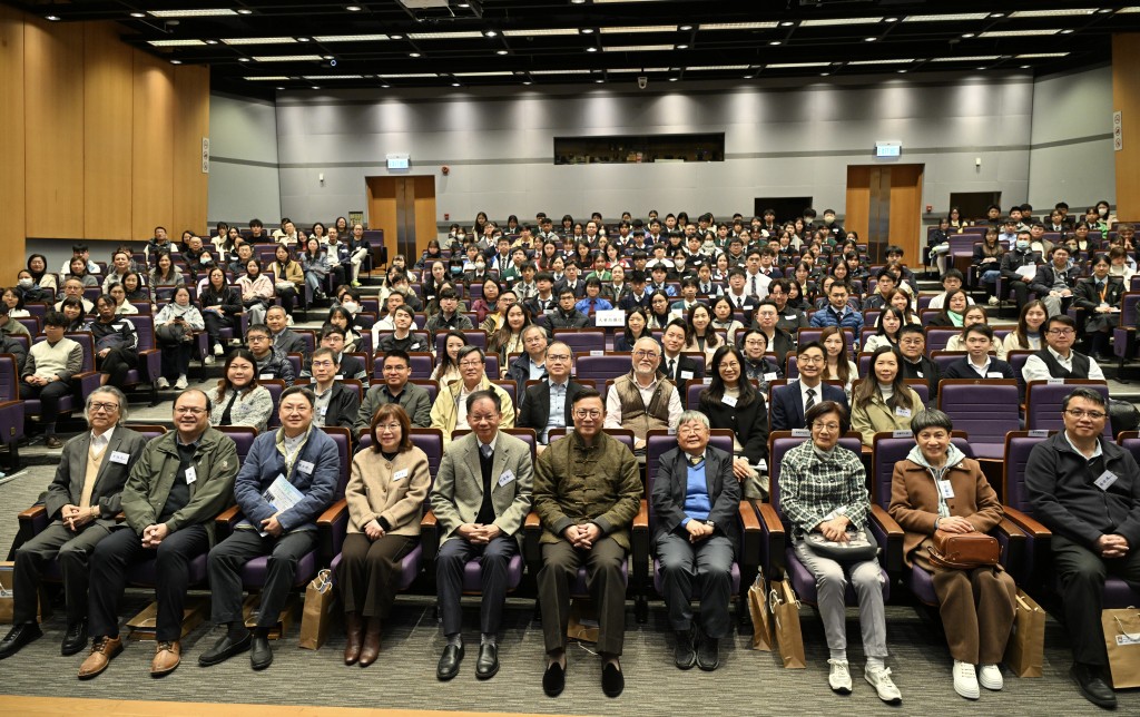 頒獎禮現場近300人出席，與獲獎學生一同分享喜悅。蘇正謙攝