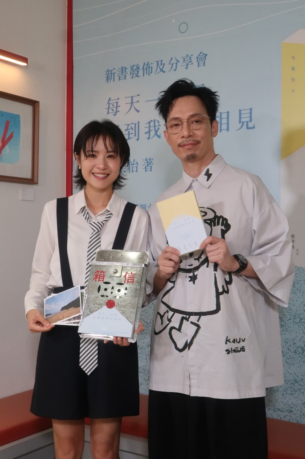 岑樂怡出書,強尼做司儀介紹。 岑樂怡出書,強尼做司儀介紹。