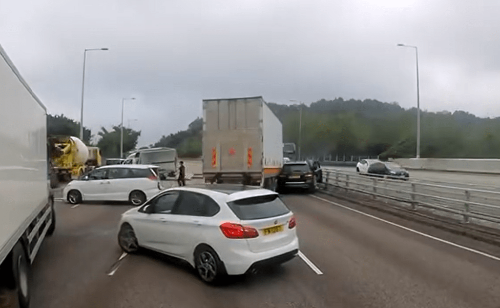 事件共釀成五車串燒。fb：車cam L（香港群組）
