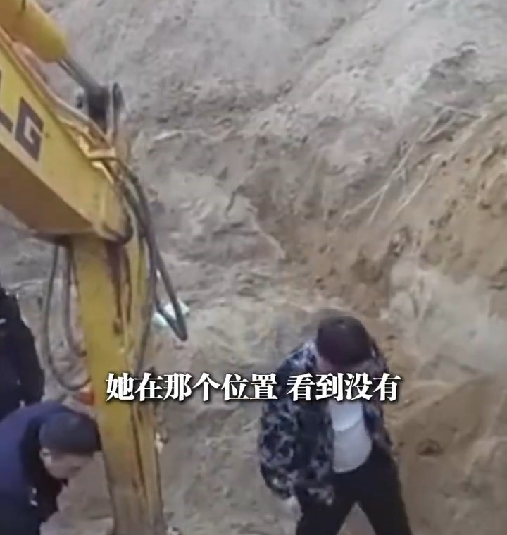 警方最终在河畔挖掘出遗骸。荔枝新闻