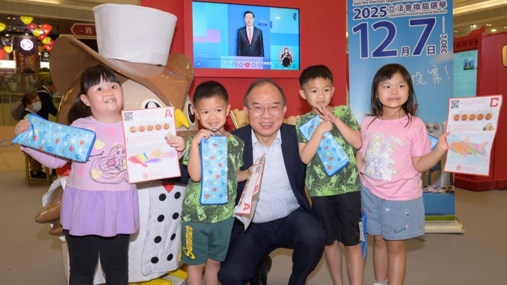 曾國衞出席《憲法》及《基本法》親子工作坊 呼籲現場市民踴躍投票。政制局fb