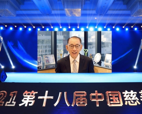 英皇集團主席楊受成 獲頒發 「年度 卓越慈善 領袖 」殊榮。