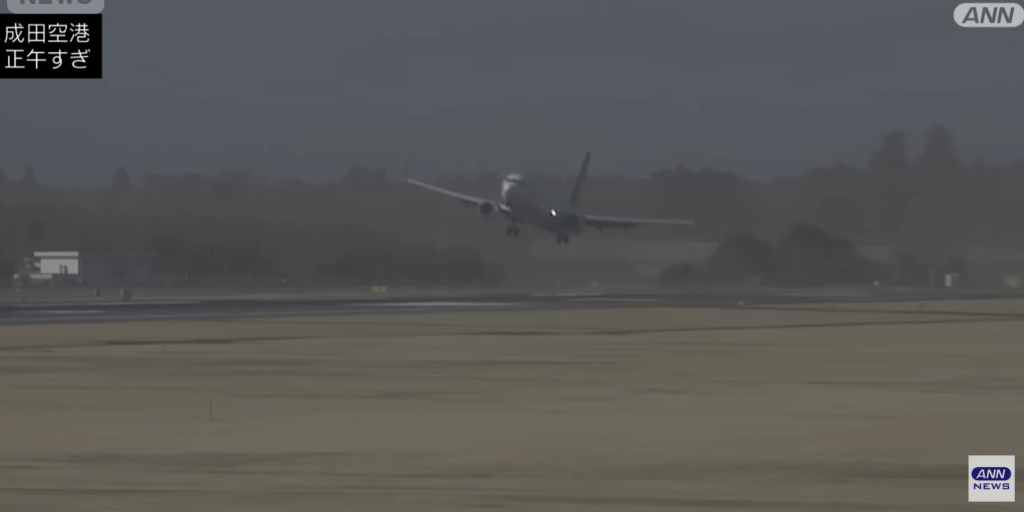 社交平台及日媒片段顯示，多架航機在著地前一刻機身劇烈搖擺，被迫緊急中止降落並抽頭爬升，場面十分驚險。ANNnews畫面截圖