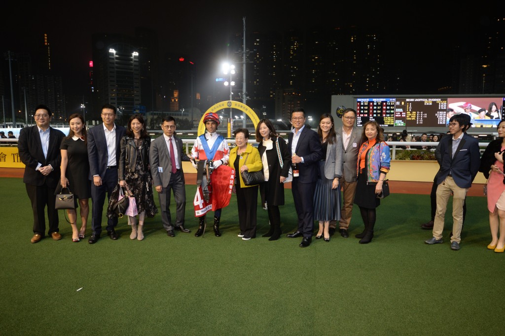 曾經養有「日日精彩」、「天天精彩」、「帶盈來」、「帶福來」、「包剪揼」及「飛行棋」等多駒的馬主，王文揚和弟弟王家揚周日將有新馬初次登場