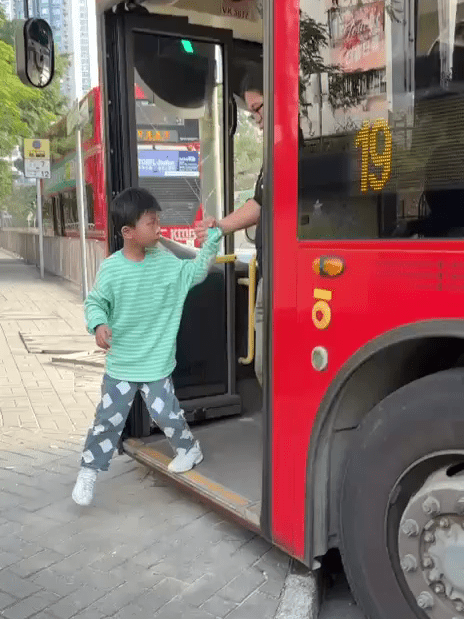 乘客事後陸續落車。