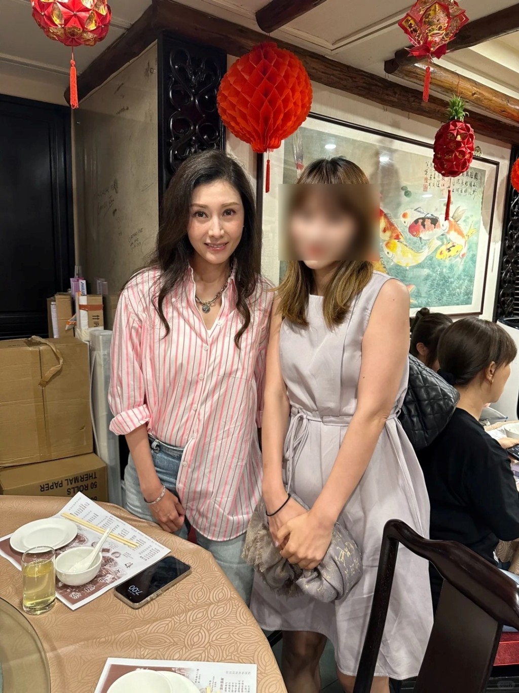 没P图的李嘉欣获网民激赞“超级美女”、“香港第一美女”。