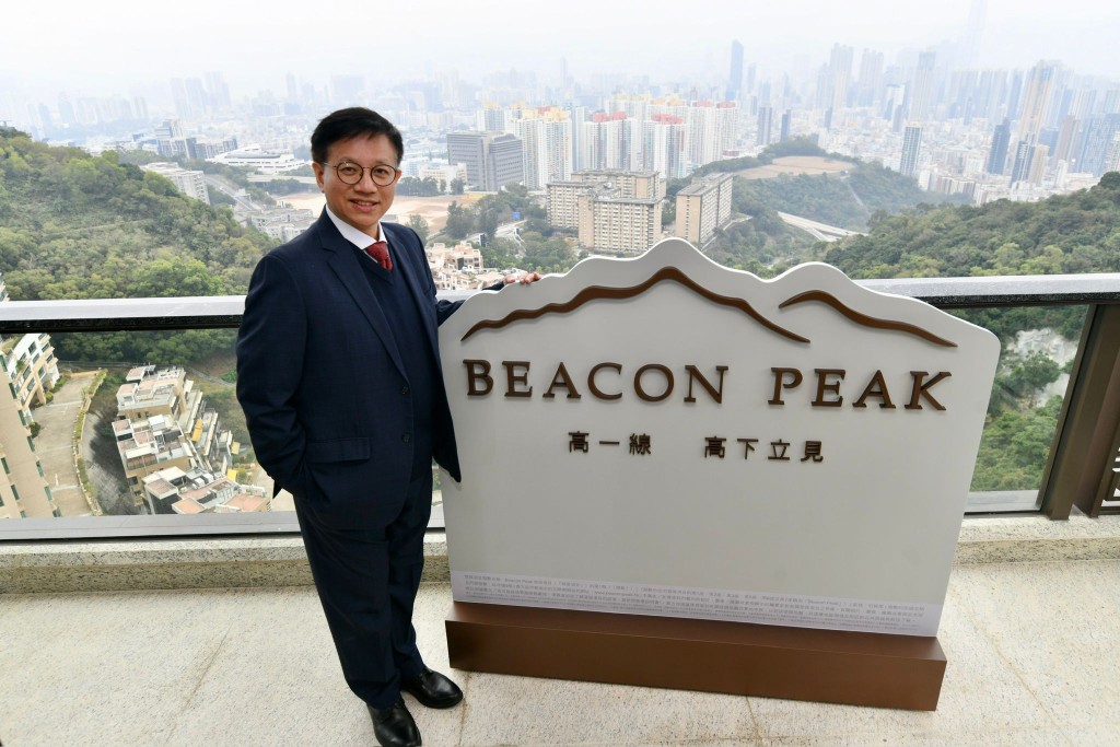 傲成銷售及市場策劃總監汪子恩表示，BEACON PEAK呎價有信心挑戰九龍區豪宅分層單位新高。