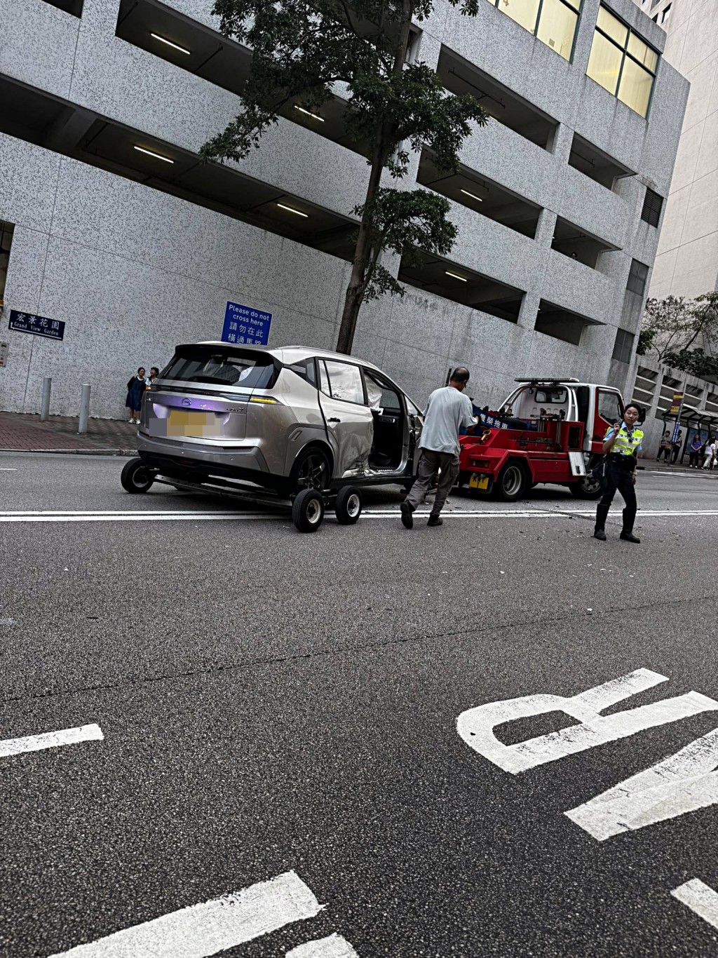涉事車輛被拖走。網圖