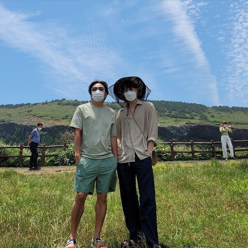 KAI同卓在勳合照。