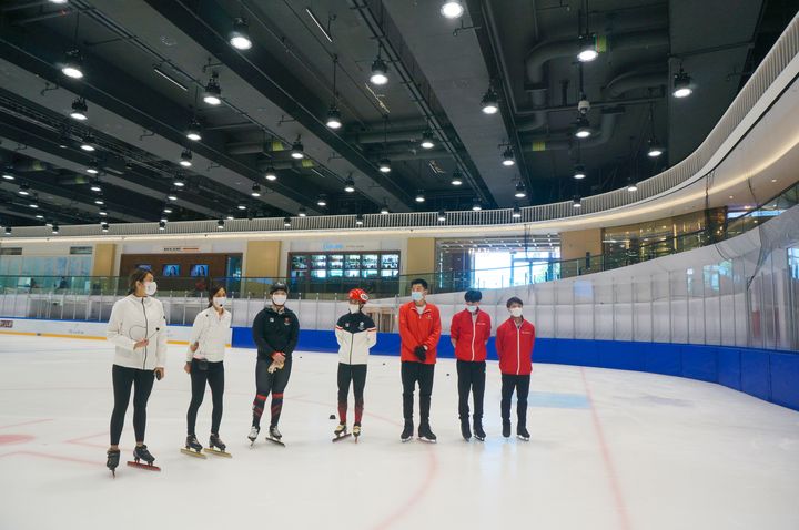 愉景灣溜冰場邀來星級教練團開辦暑期溜冰課程。