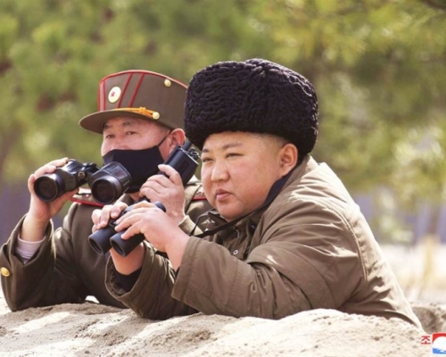 金正恩視察軍事訓練的資料圖片。AP