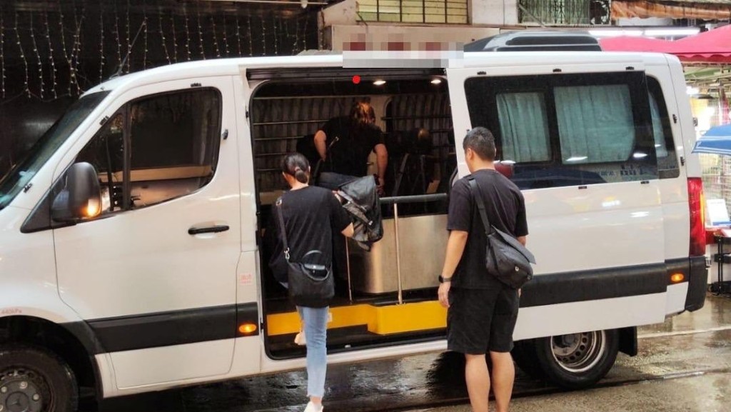 警方入境處北角掃黃,拘55歲內地婦。東區警區FB