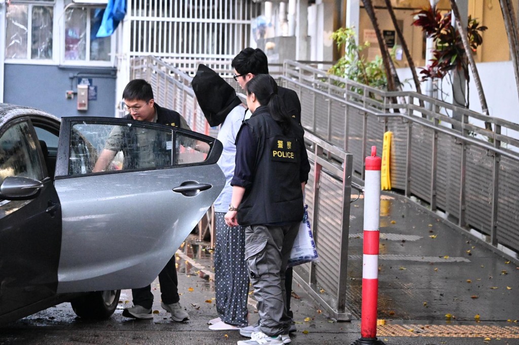 65歲男子被捕扣查。 65歲男子被捕扣查。
