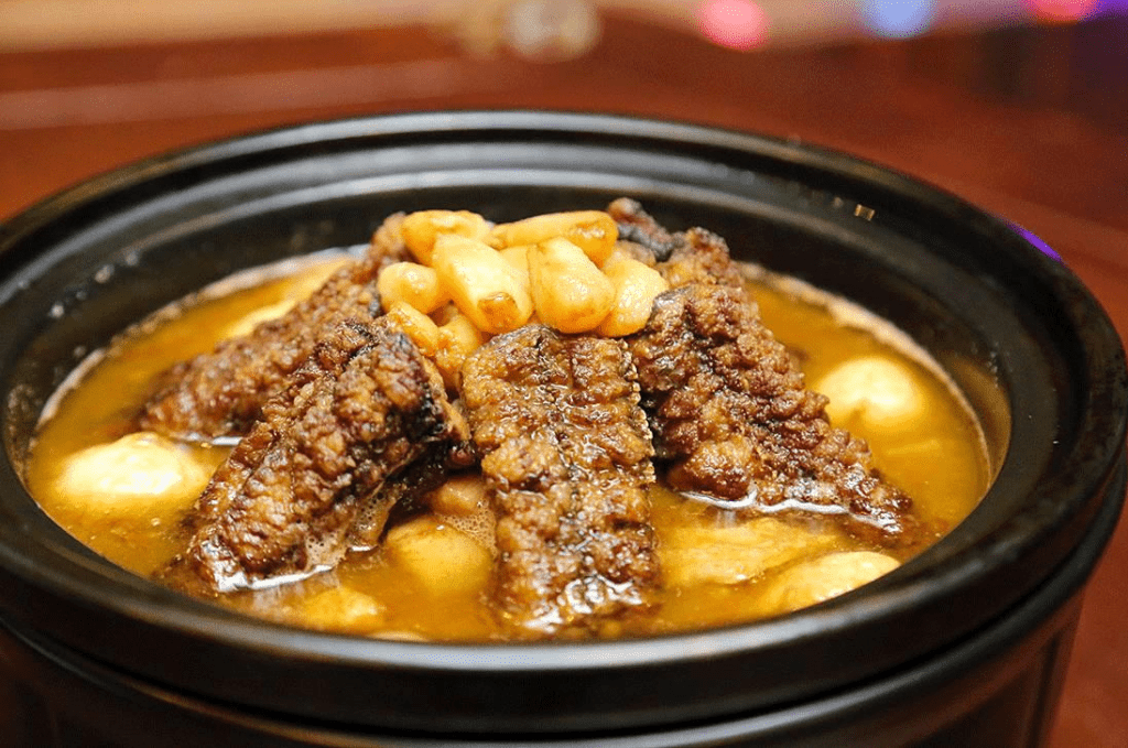 海參燉生敲是南京名菜。