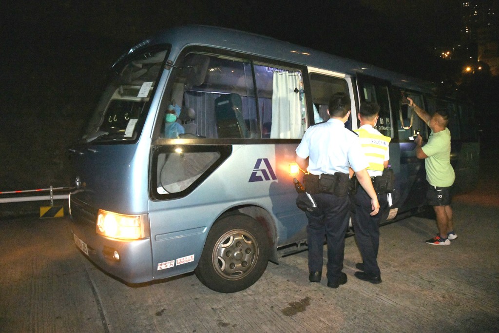 曾滯留機場旅客送往檢疫中心。