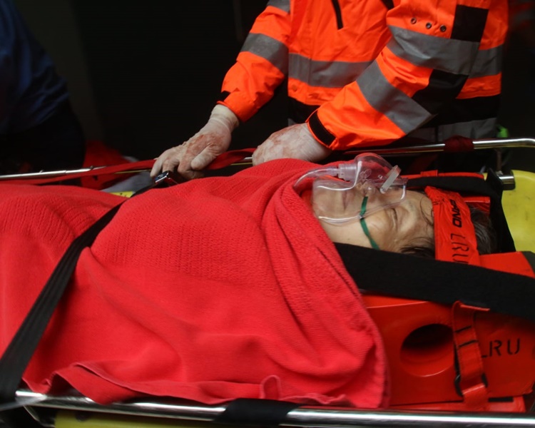 傷者送院。歐陽偉光攝