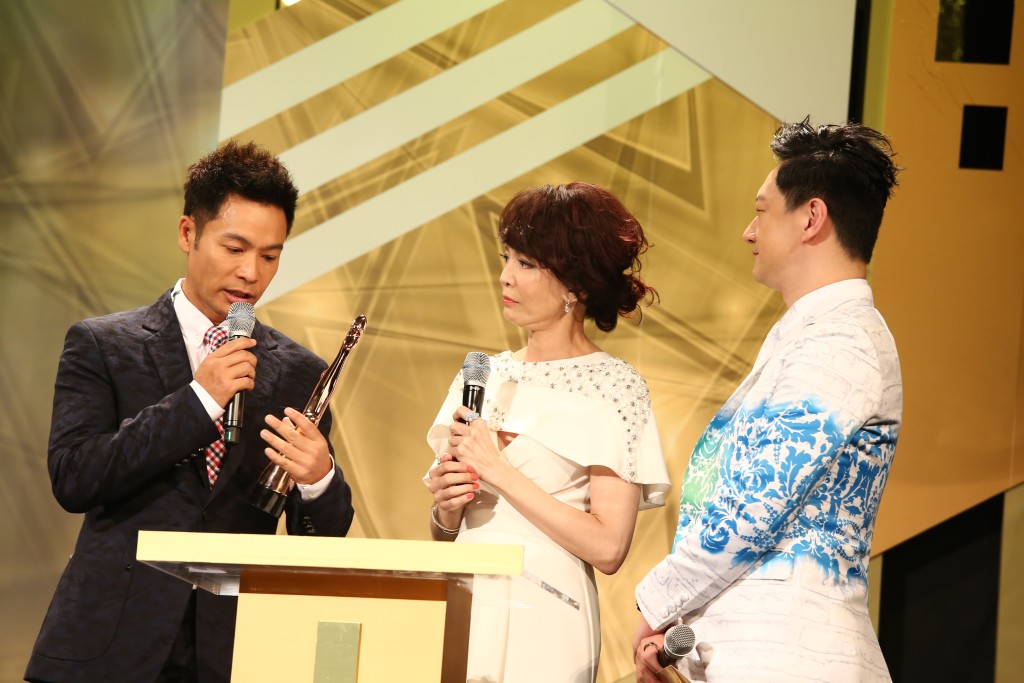 2014年，李浩林（右）为《星和无线电视大奖2014》担任司仪。