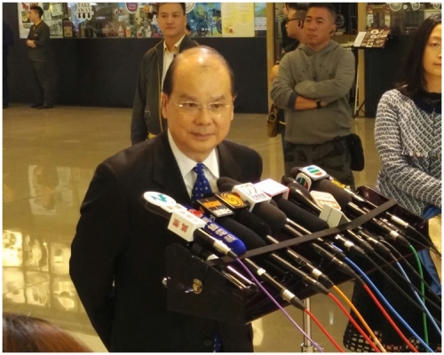 张建宗表示，落区活动主要是到市民家中探访，并不是在街上「做骚」。