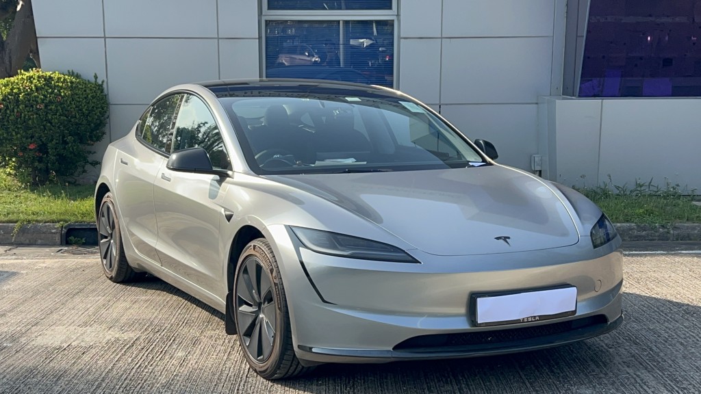 涉案兩部Tesla私家車。楊偉亨攝 涉案兩部Tesla私家車。楊偉亨攝