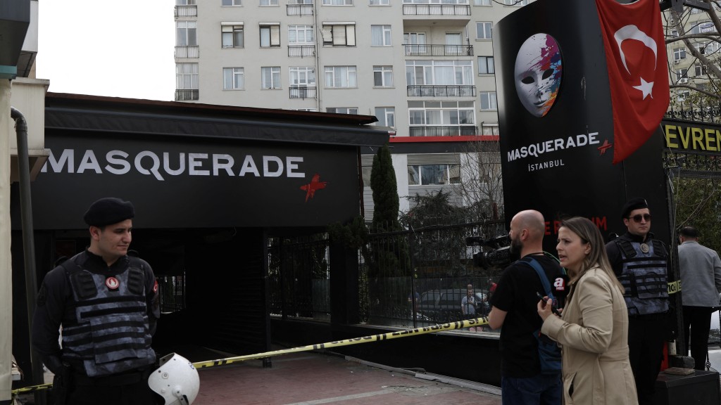 伊斯坦堡Masquerade夜总会火灾现场。 路透社