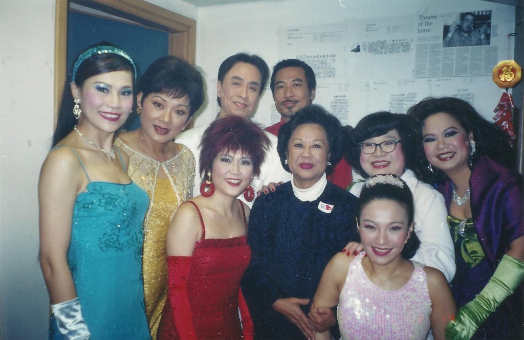 叶振棠曾与夏韶声、刘雅丽、叶丽仪、肥姐、杜丽莎等演出舞台剧《丽花皇宫2003》。
