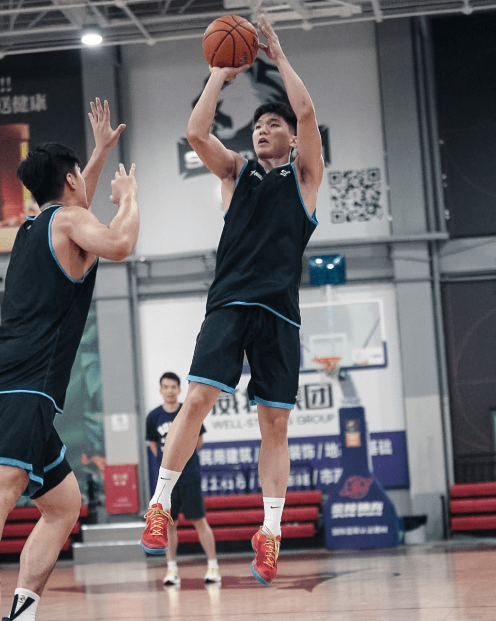 香港金牛簽下石奎。香港金牛圖片