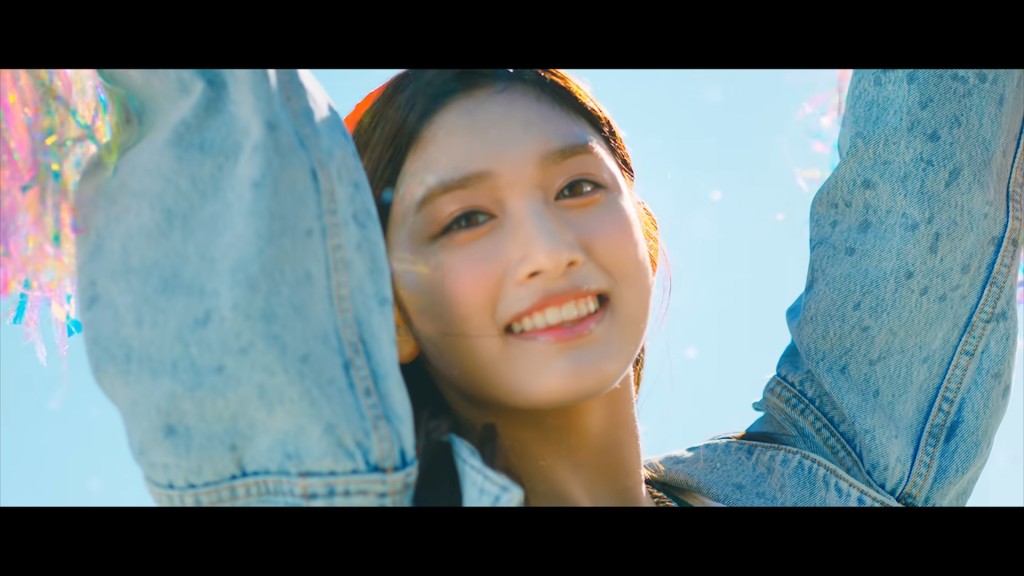忙內Leeseo青春有活力。