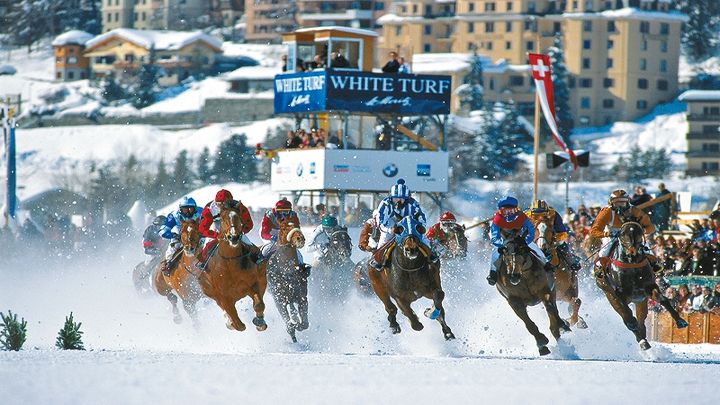 紧张刺激的冰湖赛马，是格劳宾登州的其中一项冬日盛事。