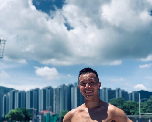 李振豪於社交網站大秀腹肌。網上圖片