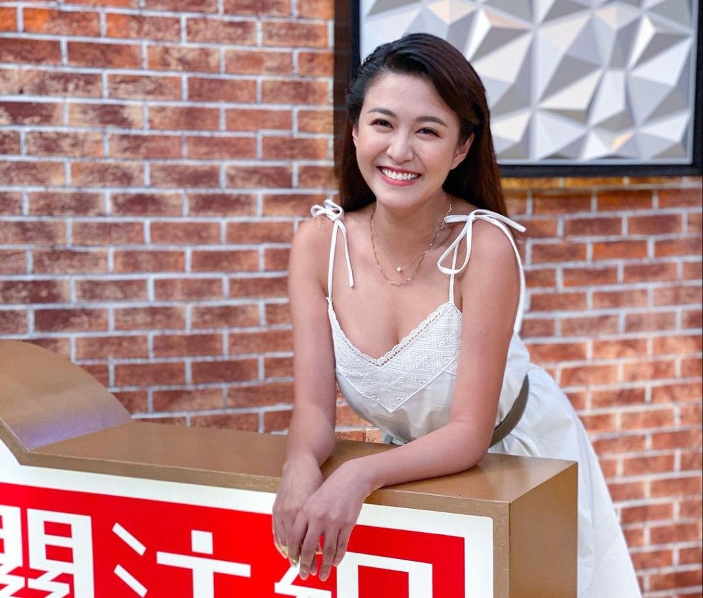 都係長髮吸引一點。