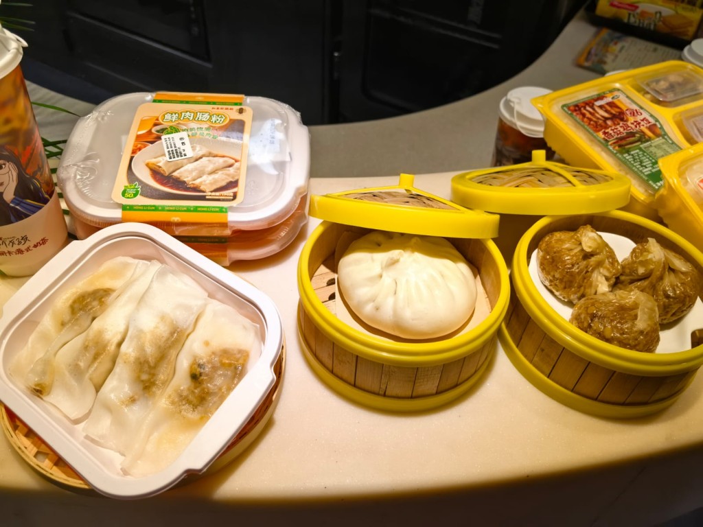 高鐵臥鋪列車上提供的港式餐點。資料圖片