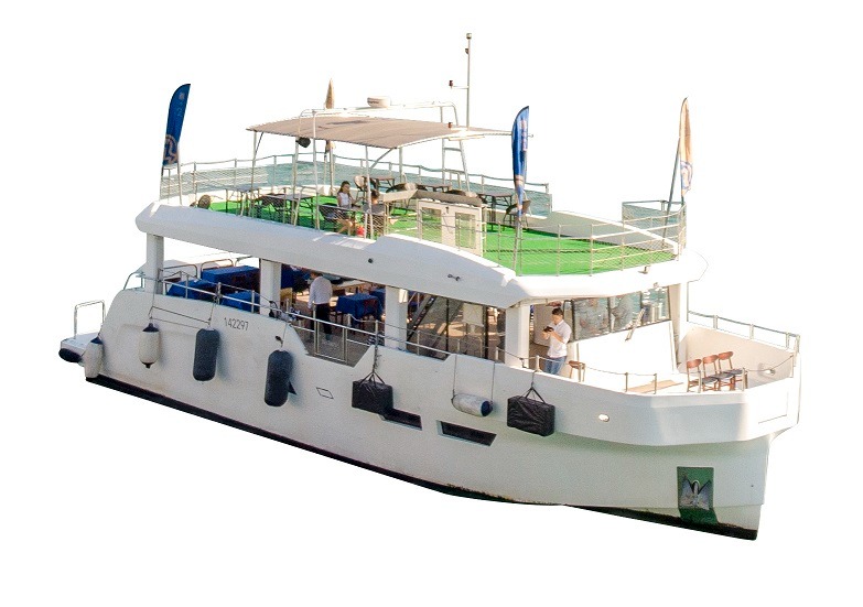 【二獎】 NextWave Yachting 至尊遊艇一日遊連12人海鮮餐(來回：中環至南丫島)(價值︰28888元)