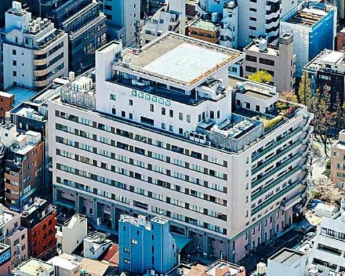 东京市中心的永寿综合医院。　