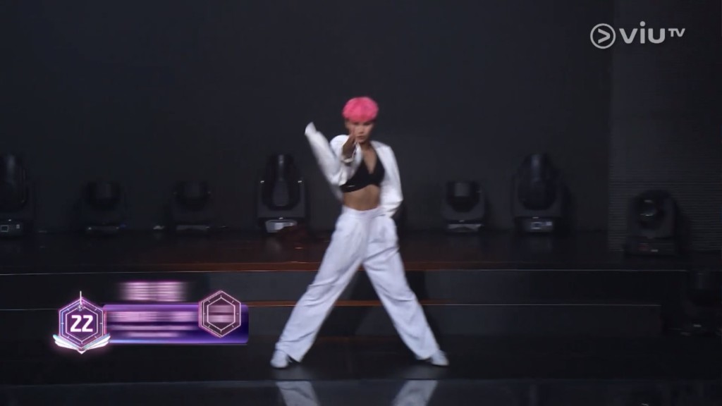 暐翹係拉丁舞運動員，跳舞好有實力。