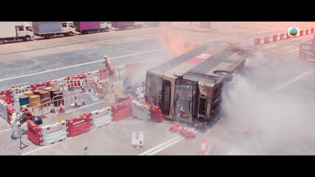 彩蛋6：第一集的大型巴士翻側意外現場，由於原本希望拍攝的地方不獲批准，最後選址於TVB電視城的露天停車場、並透過CG重建場景進行拍攝。