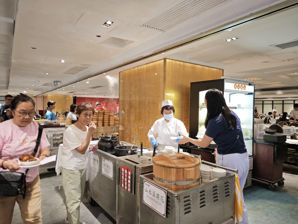 金鐘名都酒樓預告9月結業。陳俊豪攝 金鐘名都酒樓預告9月結業。陳俊豪攝