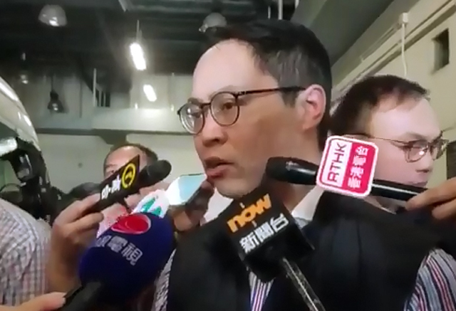 美國隊長代表大律師郭憬憲。
