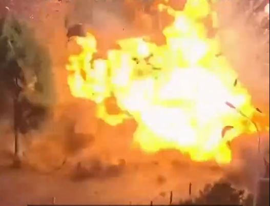 湖南有煙花店起火爆炸，現場尤如戰區。抖音＠大風新聞