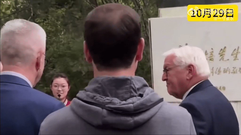 德国总统与北大校长切磋乒乓波，强调无意脱钩促互利共赢。ChinesischesGeneralkonsulatinMünchen@X