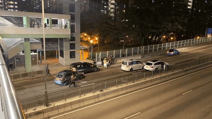 黃大仙龍翔道5車相撞。網上圖片