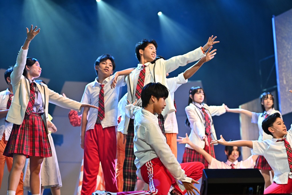 學校每年製作一部原創價值觀音樂劇，由學生參與演出。（圖片來源：受訪學校提供）