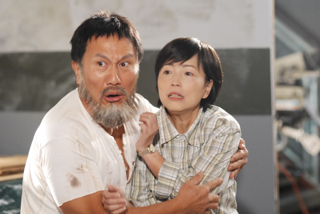 2010 跟郭峰拍TVB《情越雙白線》。