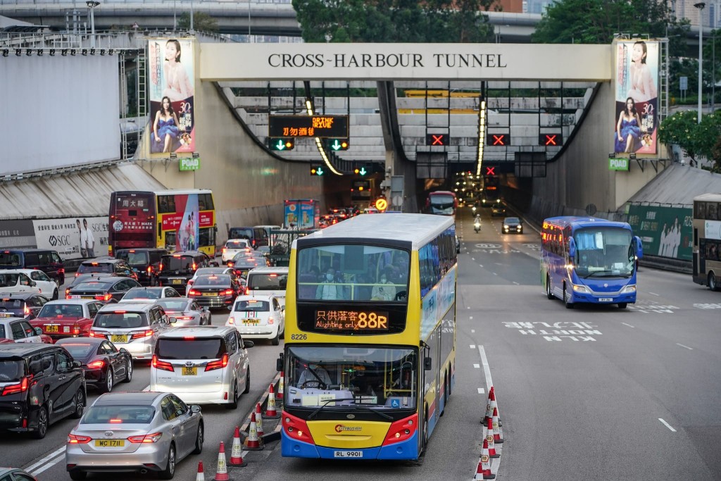 東鐵綫過海段通車後預料巴士乘客會減少。