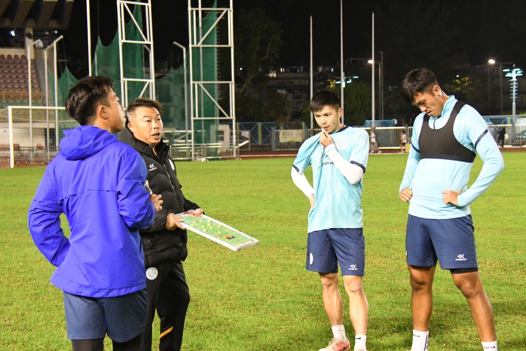 難得安排到在大埔運動場真草練習，大埔周四晚上夜晚練波。 吳家祺攝