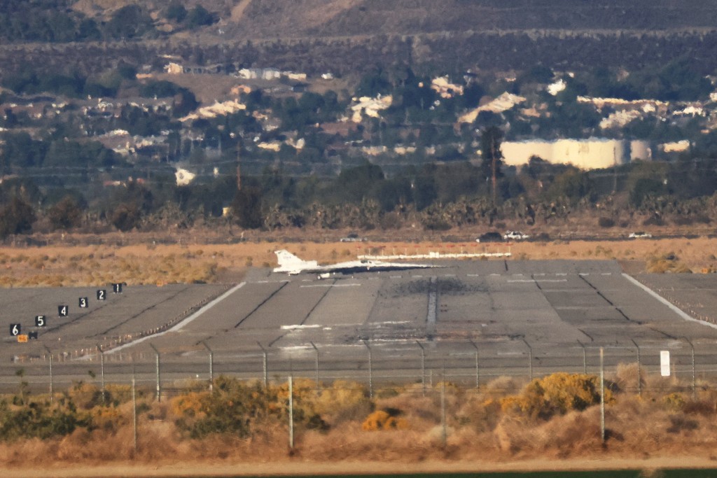 美国太空总署的静音超音速喷射机X-59周二首度试飞。美联社