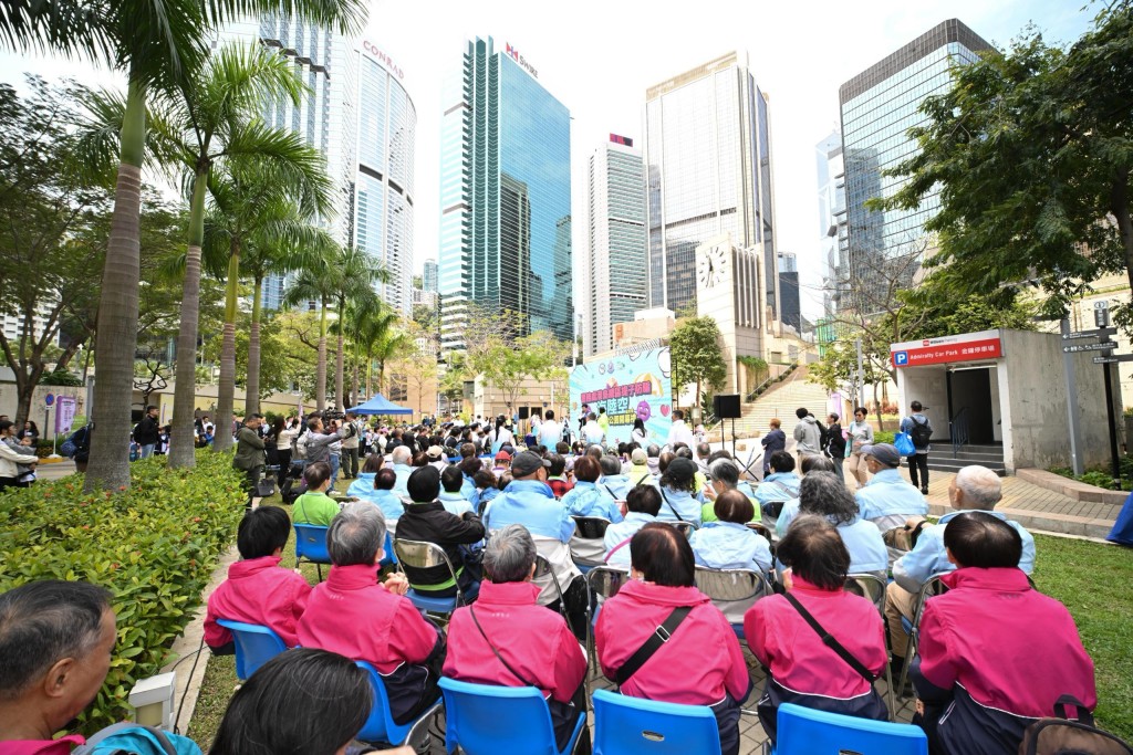 金鐘夏愨花園舉行「港島總區提子防騙海陸空嘉年華」暨「提子公園」開幕禮。