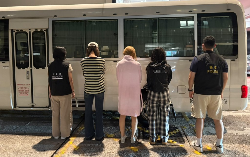 所有被捕人现正被扣留调查。