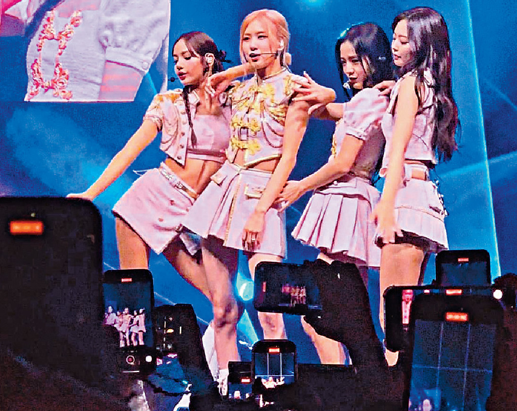 ■由於Jennie身體不適離台，BLACKPINK再次3缺1完成演出。