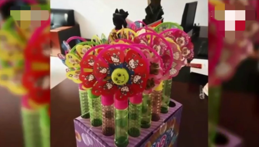 醫療垃圾回收造成菜袋、籃子甚至是兒童玩具.  影片截圖