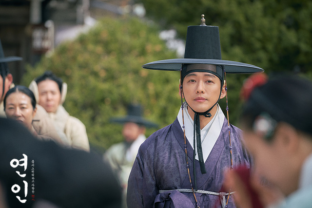 南宮珉飾演李長賢，某天突然出現在陵郡里私教界的神秘男，不動聲色的玩笑里藏着無人能看穿的黑暗內心。